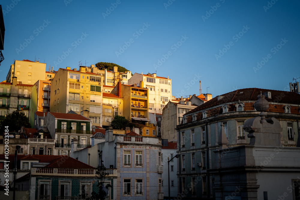 Obraz premium view of the old town in the evening Lisbon