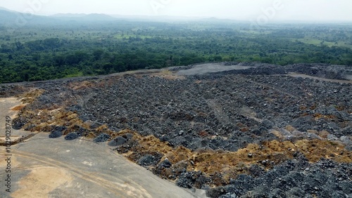 Obraz na plátně Huge open mine at the brink of the rainforest in Brazil