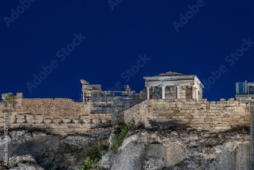Fototapeta Naklejka Na Ścianę i Meble -  greece capital athens streets ancient artifacts tourist points of interest day and night