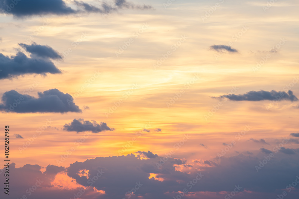Naklejka premium Skyscape sunset, colorful clouds and sun behind cloudy formations nature landscape