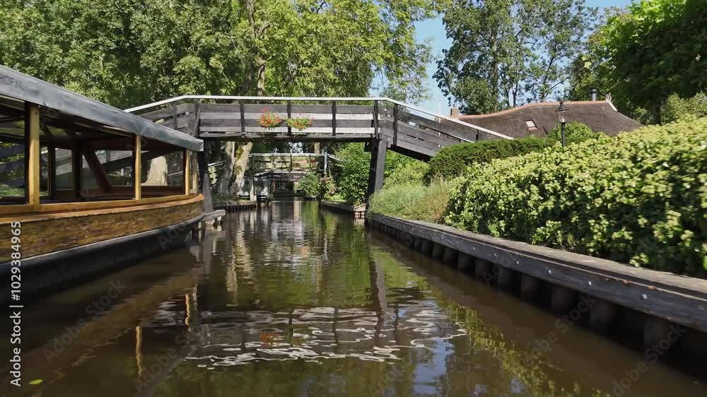 Exploring Giethoorn by Boat: The Venice of the Netherlands Exploring Giethoorn by Boat: The Venice of the Netherlands