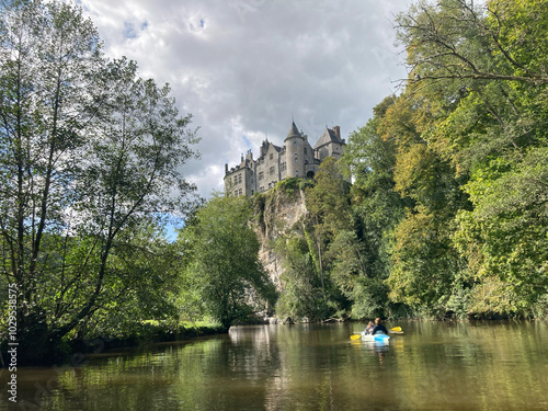 Das Château de Walzin bei Dinant hoch über dem Fluss Lesse, Ardennen, Provinz Namur, Belgien photo