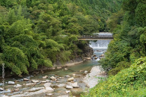 岐阜県中津川市　旧中山道　落合川と滝「落合宿滝場」 photo