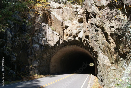 Obraz na plátně skyline drive tunnel in beautiful appalachia III
