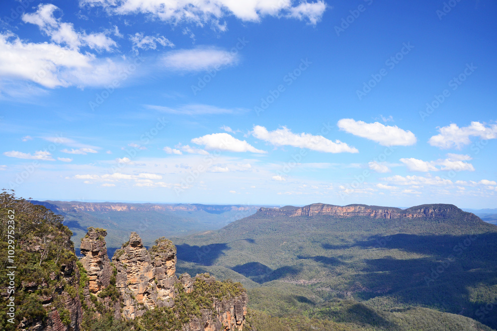 Fototapeta premium Three sisters at Echo Point, Katoomba, Blue Mountains
