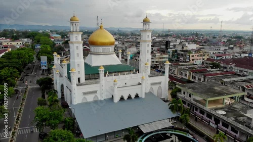 Aerial video of the beauty of the grand mosque in the center of Langsa city, Aceh photo