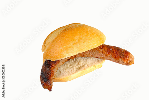 Bratwurst und Brötchen vor weißem Hintergrund