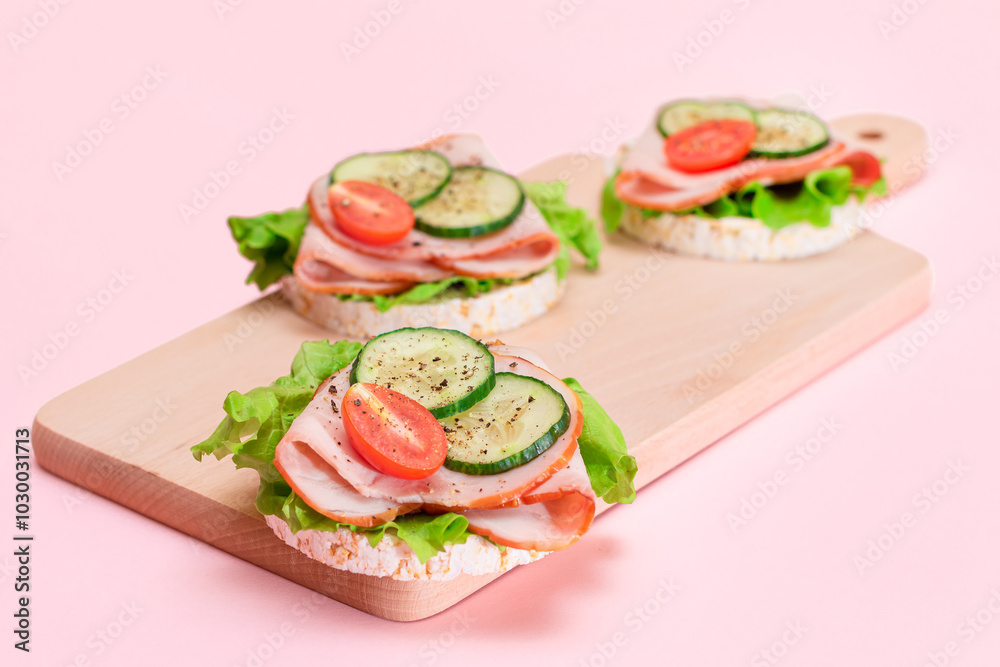 Light Breakfast. Quick and Healthy Sandwiches. Rice Cakes with Ham, Tomato, Fresh Cucumber and Green Salad on Wooden Cutting Board Light Breakfast. Quick and Healthy Sandwiches. Rice Cakes with Ham, Tomato, Fresh Cucumber and Green Salad on Wooden Cutting Board
