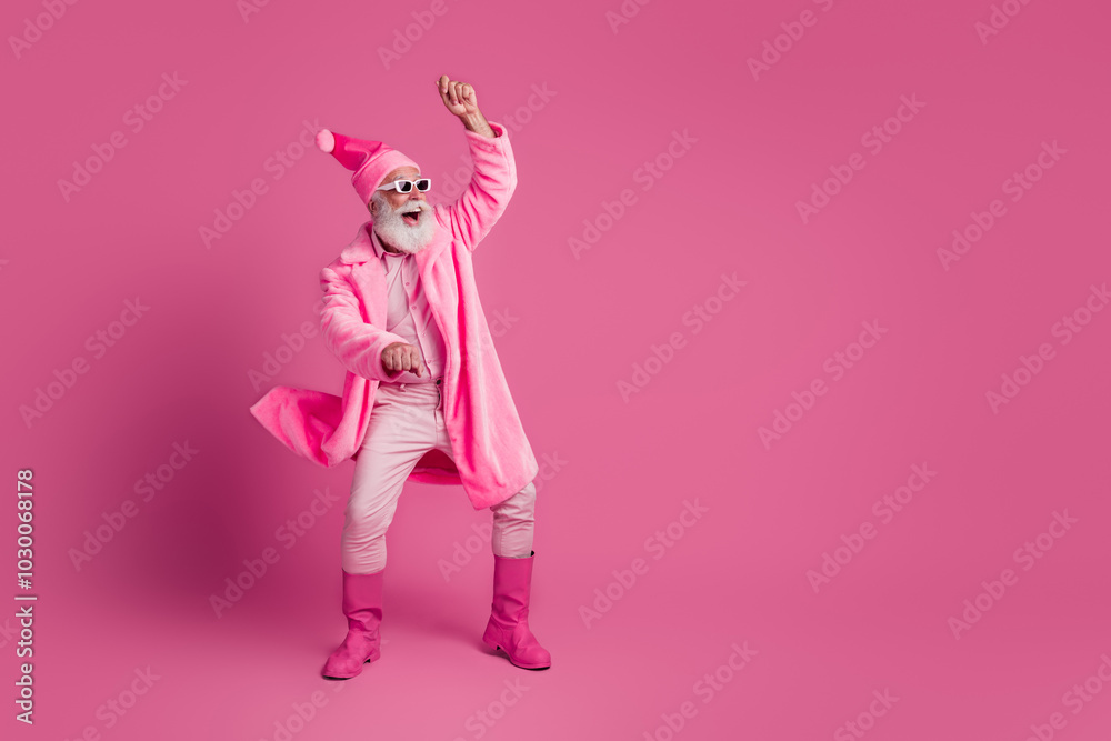 Photo of cheerful carefree crazy senior man jumping rodeo cowboy ranch riding horse isolated on pink color background Photo of cheerful carefree crazy senior man jumping rodeo cowboy ranch riding horse isolated on pink color background