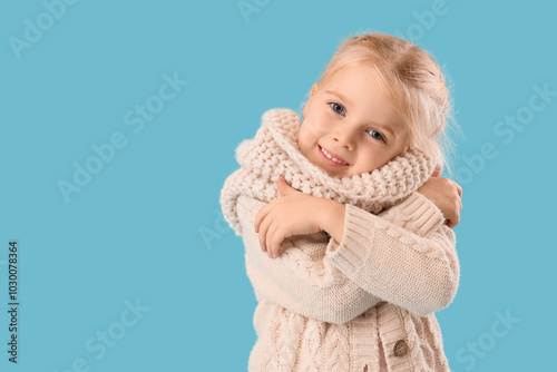 Cute little girl in winter ...