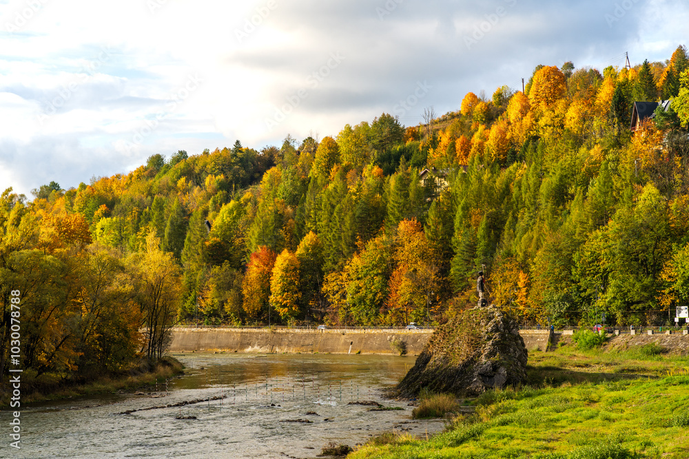 Kolorowa jesień nad Dunajcem