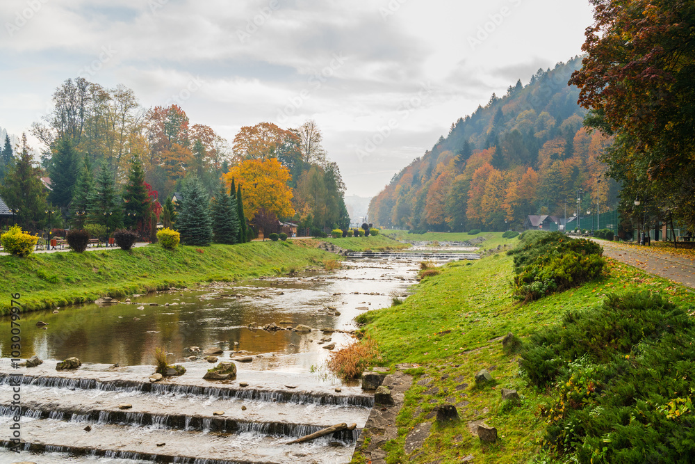Mglisty jesienny poranek nad Grajcarkiem