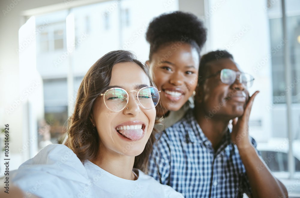 Obraz premium Business people, funny face and team with selfie for photography, picture or humor together at office. Young group, friends or employees with smile for capture, moment or fun memory at workplace