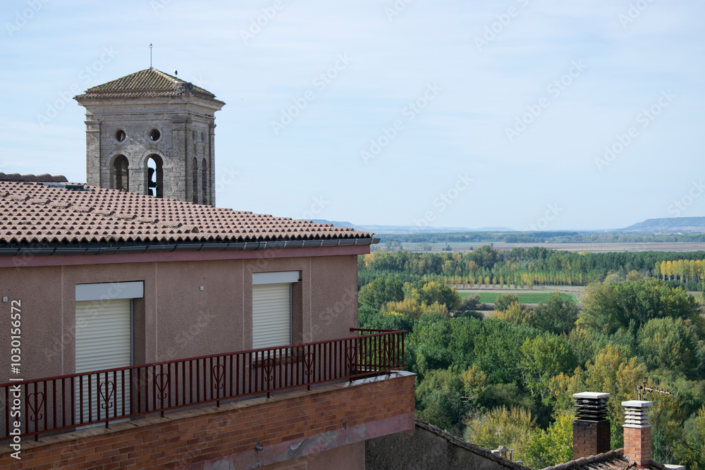 Obraz premium Iglesia de Pampliega (España) vista desde sus calles