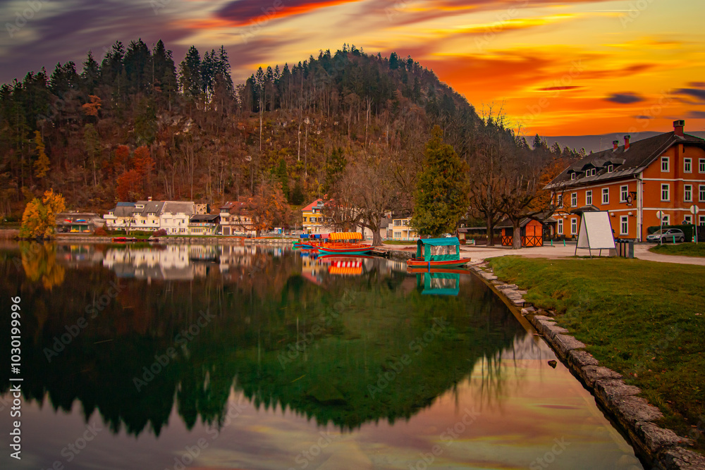 Fototapeta premium Slovenia's magnificent lake Bled in autumn