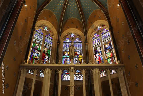 Chapelle de la chartreuse de Champmol (Dijon) - intérieur (abside en contreplongée)