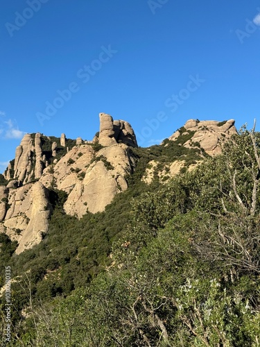 Preciosa vista desde el pico la Albarda Castellana de Montserrat al atardecer 