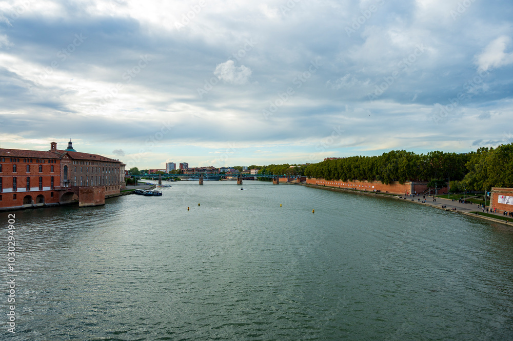 Port de la Daurade - fleuve de la Garonne Toulouse Port de la Daurade - fleuve de la Garonne Toulouse