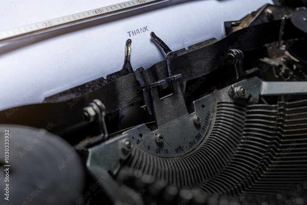 Fototapeta premium A typewriter and the word THANK written on the paper