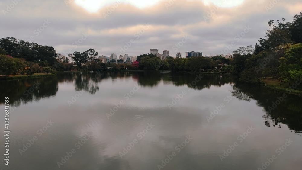 Vista de cima da ponte no parque Ibirapuera em São Paulo - Brasil Vista de cima da ponte no parque Ibirapuera em São Paulo - Brasil