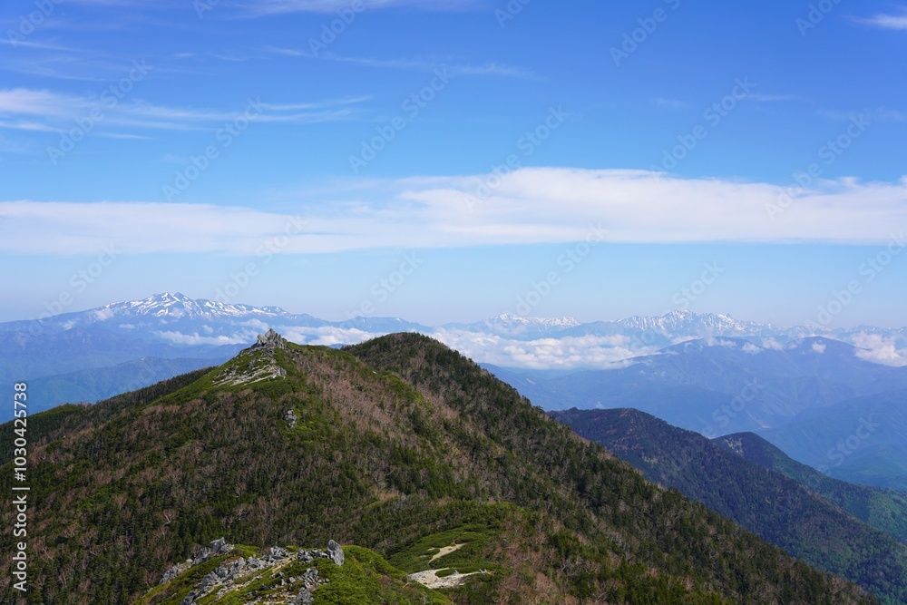 Naklejka premium 中央アルプス 行者岩と茶臼山 遠く乗鞍岳と北アルプス