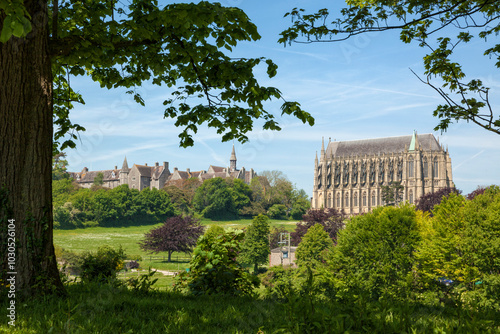 Cuadro en lienzo Lancing College with St Mary and St Nicolas chapel, Lancing, South Downs, West S