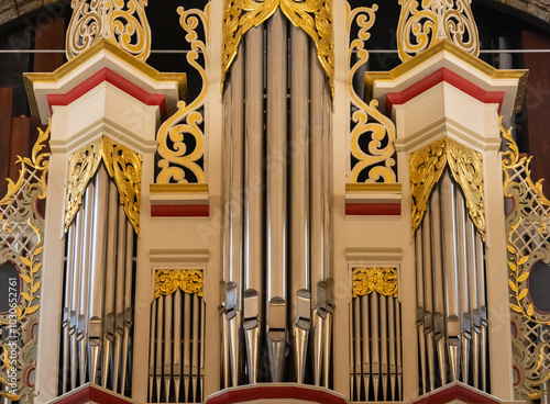 Obraz na płótnie Orgelpfeifen, Kirchenorgel in einer Kirche
w salonie