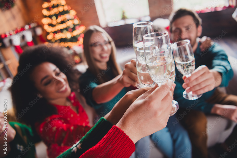 Photo of cheerful young people friends group drink champagne toast celebrate cozy christmas party decor spacious apartment indoors Photo of cheerful young people friends group drink champagne toast celebrate cozy christmas party decor spacious apartment indoors