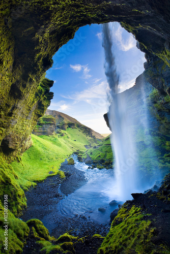 Kvernufoss waterfall - beau...