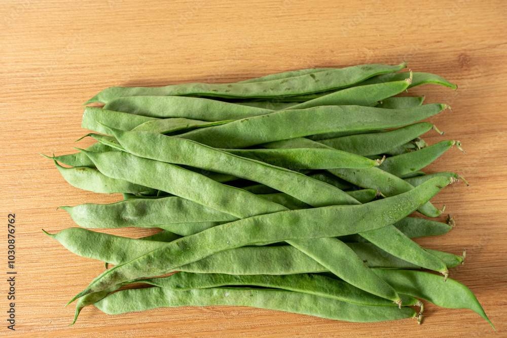 Fresh green beans arranged on a kitchen countertop, showcasing vibrant color and texture, ideal for healthy cooking concepts and farm-to-table themes. Fresh green beans arranged on a kitchen countertop, showcasing vibrant color and texture, ideal for healthy cooking concepts and farm-to-table themes.