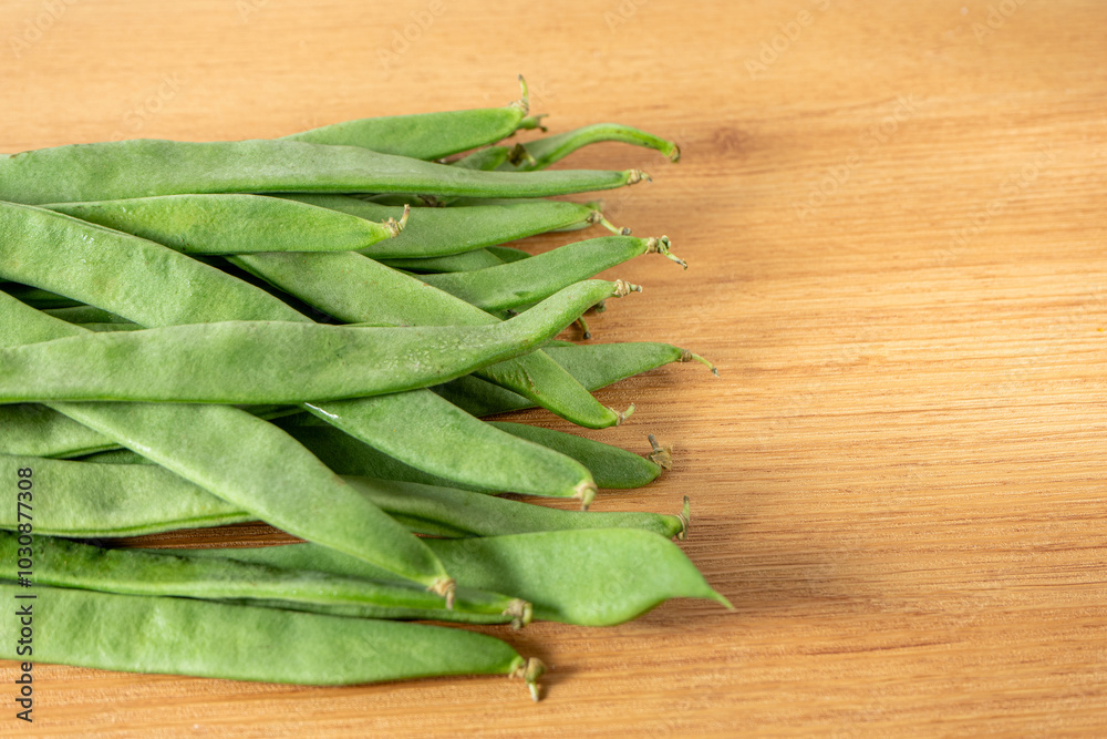 Fresh green beans arranged on a kitchen countertop, showcasing vibrant color and texture, ideal for healthy cooking concepts and farm-to-table themes. Fresh green beans arranged on a kitchen countertop, showcasing vibrant color and texture, ideal for healthy cooking concepts and farm-to-table themes.