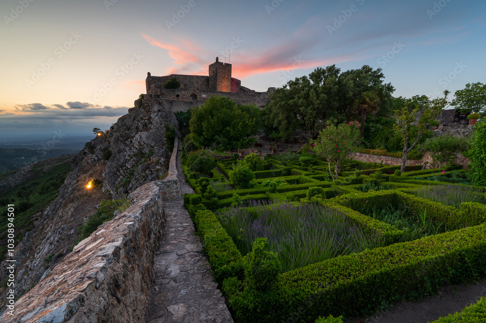 Obraz premium Amazing Sunset at Castle Marvao, a small picturesque village in the Alentejo. Panoramic view landscape. Beautiful landmark in Portugal, with its historic walls and towers.