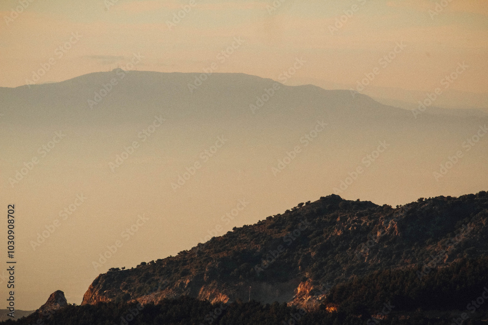 atardecer en montañas