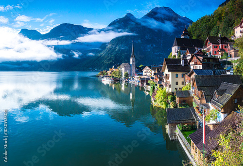 Hallstatt, wschód słońca, Górna Austria.  photo