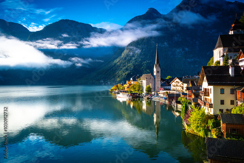 Hallstatt, wschód słońca, Górna Austria.  photo