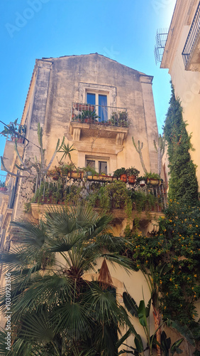 Exploring the city of Ortigia, Siracusa, Italy. Art and arquitectute 