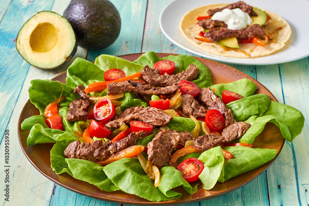 venison fajita salad with butter lettuce and tomato venison fajita salad with butter lettuce and tomato