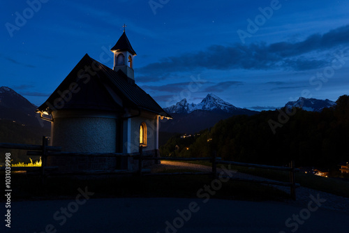 Kirchleitnkapelle in Berchtesgaden am Abend mit Watzmann photo