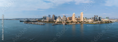Tableau sur toile San Diego's skyline features skyscrapers like One America Plaza and Manchester Grand Hyatt