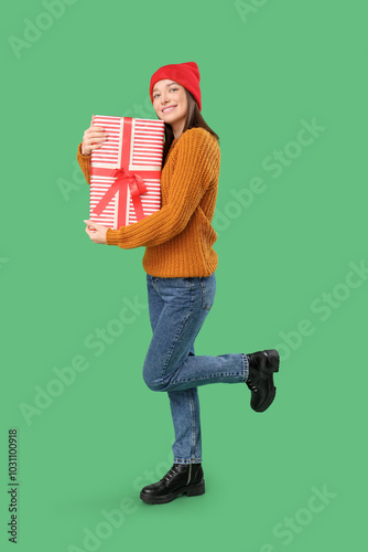 Young woman with Christmas ...