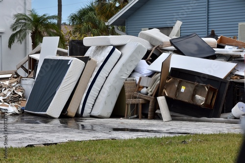 Φωτογραφία devastation from hurricane household items lost from storm surge