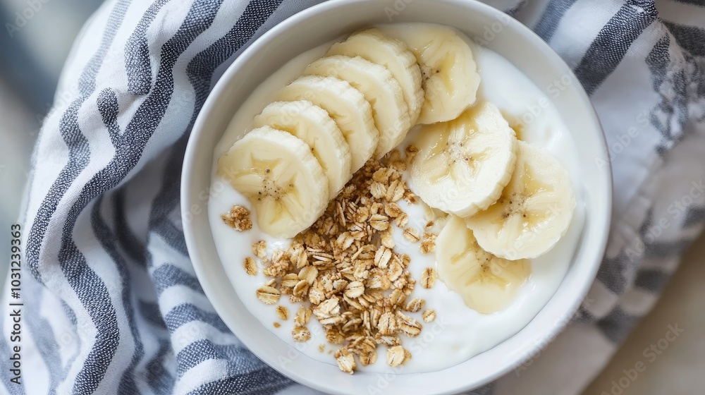 Healthy Breakfast Bowl with Banana and Oats Healthy Breakfast Bowl with Banana and Oats