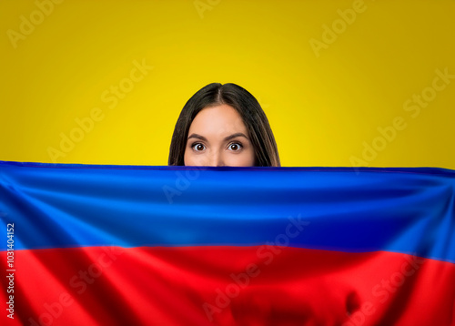 Wallpaper Mural Bandera de Colombia con una chica. Torontodigital.ca