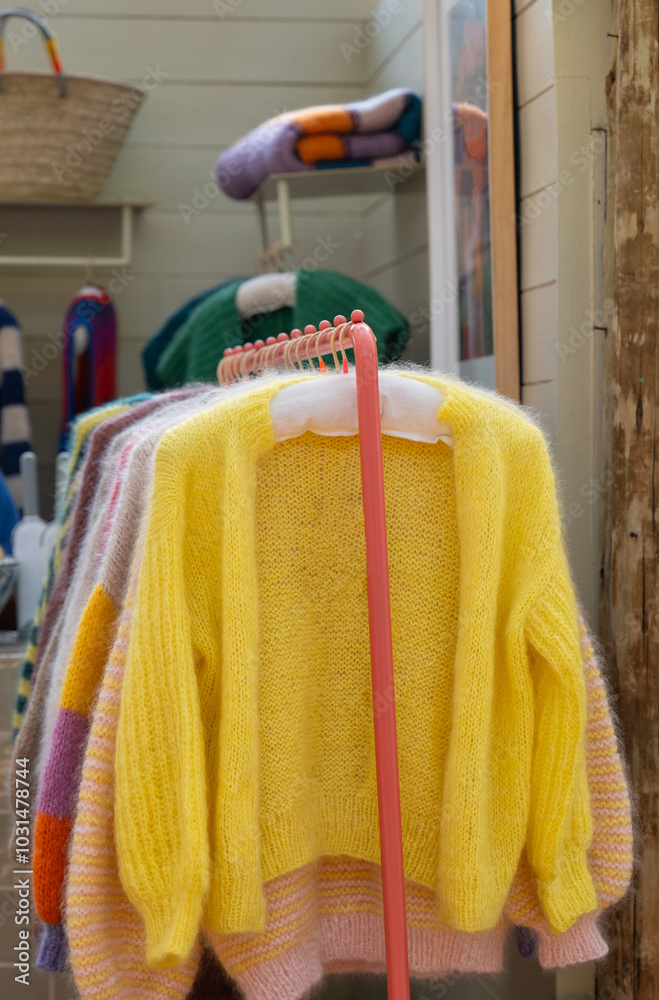 kalte Herbst und Winterzeit ist Mohair Pullover und Mohair Jacken Saison