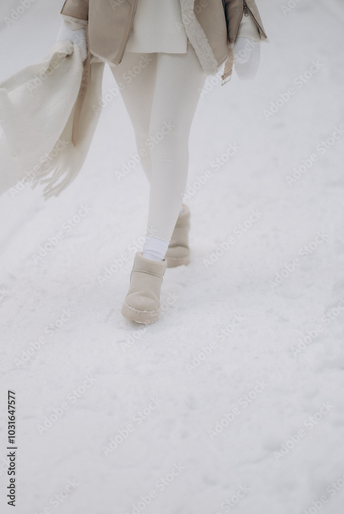 Девушка зимой, радость зимы, зимняя картинка, winter's tale, girl in winter, tangerines, a lot of snow, шапка и перчатки