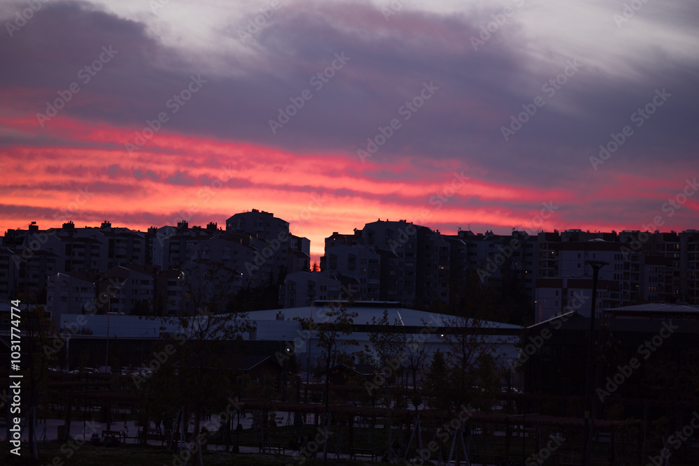 Fototapeta premium sunset, sky, clouds, city, sun, silhouette, sunrise, evening, orange, cloud, dusk, night, nature, building, skyline, urban, red, landscape, blue, light, dark, buildings, cityscape, architecture, dawn