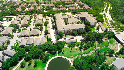 Tableau sur toile Residential and rental community mixed of single-family houses and apartment com