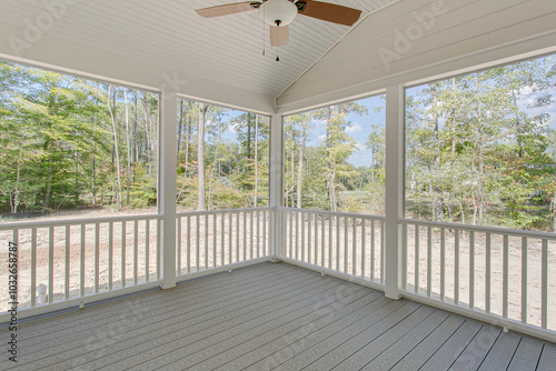 Obraz na płótnie Screened Porch With Ceiling Fan And Natural View w salonie