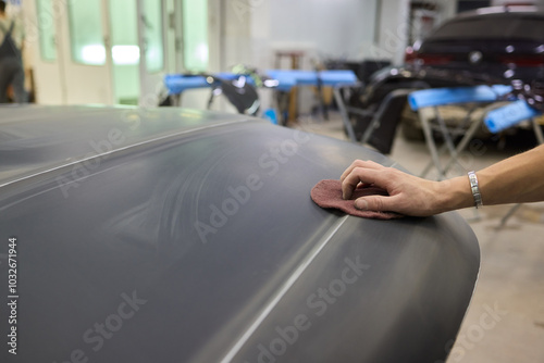 Cuadro en lienzo The Auto Body Repair Process involves key steps like sanding and refinishing veh