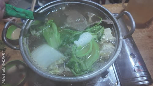Đà lạt, lẩu bò nổi tiếng
da lat, beef hot pot
raw, 4k, slow motion
